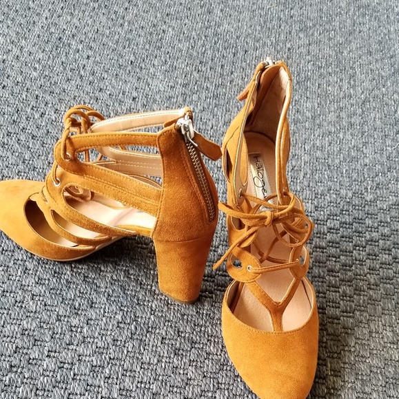 Tan Heels - Picture 5 of 6